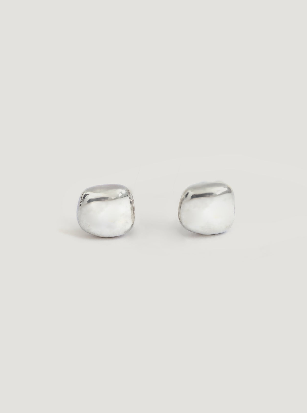 Silver Lake Kaniere Studs (Plain)
